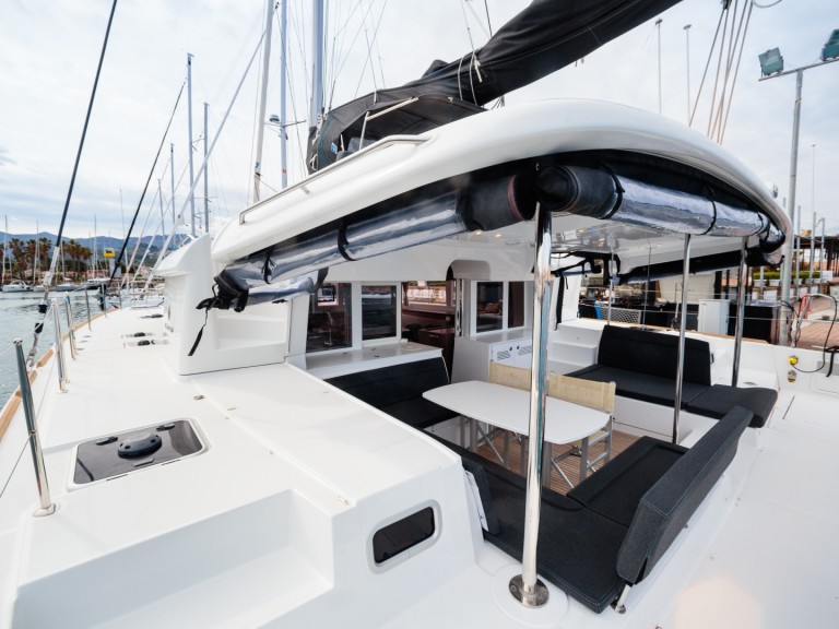 Catamaran hire in Olbia - Lagoon Lagoon 450 F