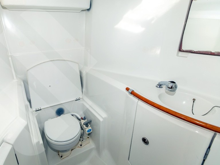 Charter a Bénéteau Oceanis 411 in Marseille on Samboat