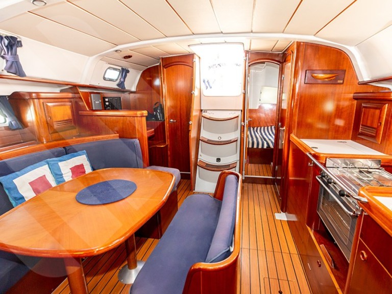 Sailboat to hire Marseille at the best price