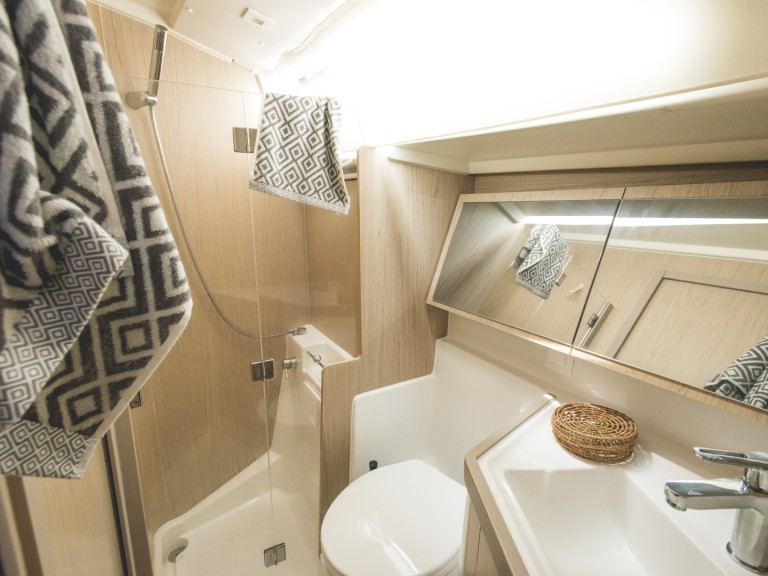 Charter a Bénéteau Oceanis 41.1 in Castiglioncello on Samboat
