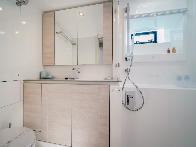 Yacht hire Split cheap Leopard 50