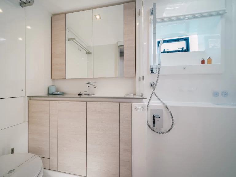 Yacht hire Split cheap Leopard 50