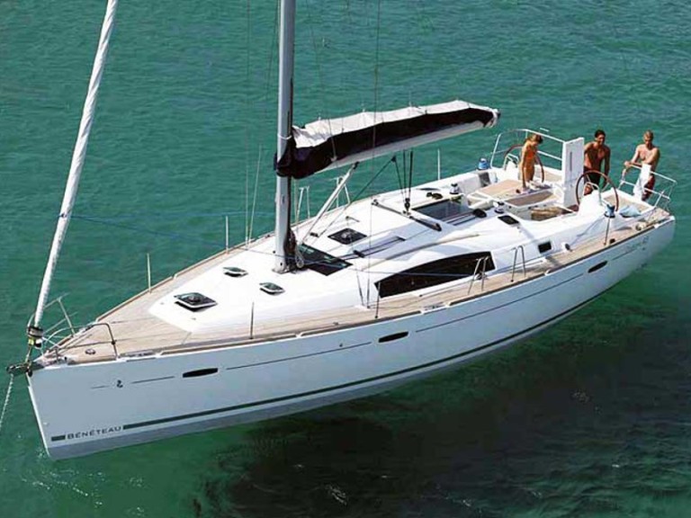 Sailboat hire in Belém - Bénéteau Oceanis 43