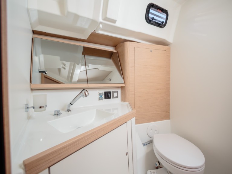 Hire Sailboat with or without skipper Bénéteau Castiglioncello