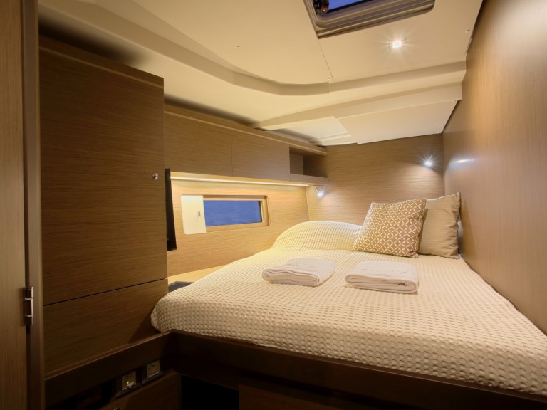 Hire Sailboat Bénéteau with a boat licence