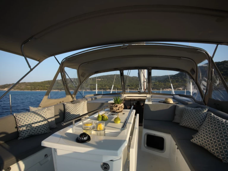 Yacht charter Alimos - Bénéteau Oceanis 51.1 Refit 2026 on SamBoat
