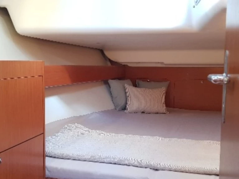 Hire a Bénéteau Cyclades 39.3 Rhodes (City)