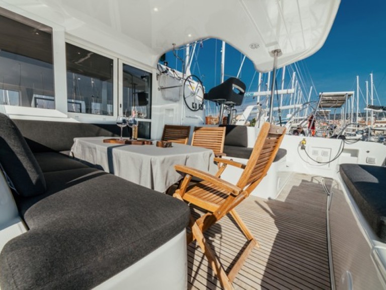 Hire a Lagoon Lagoon 40 Šibenik