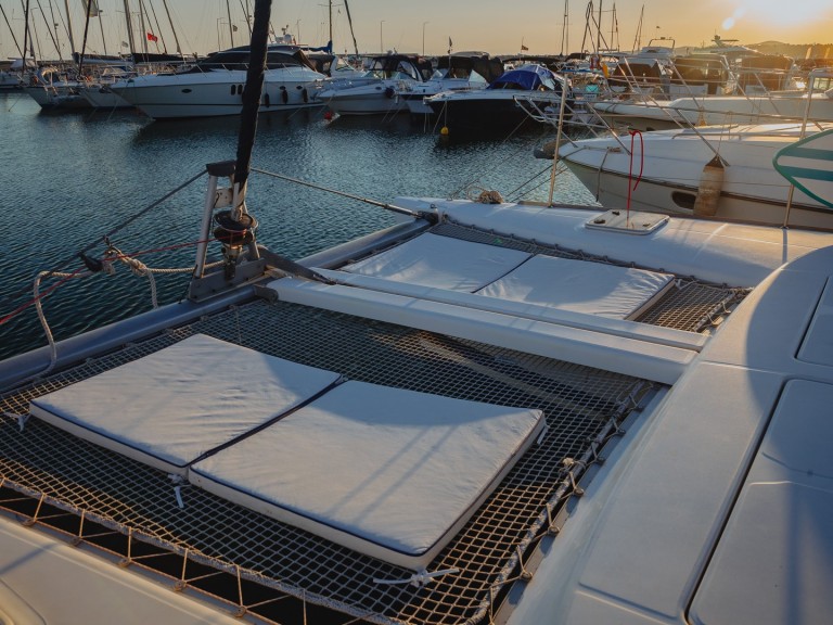 Hire Catamaran Lagoon with a boat licence