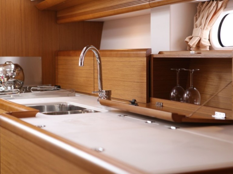 Yacht hire Lefkáda cheap Sun Odyssey 44i