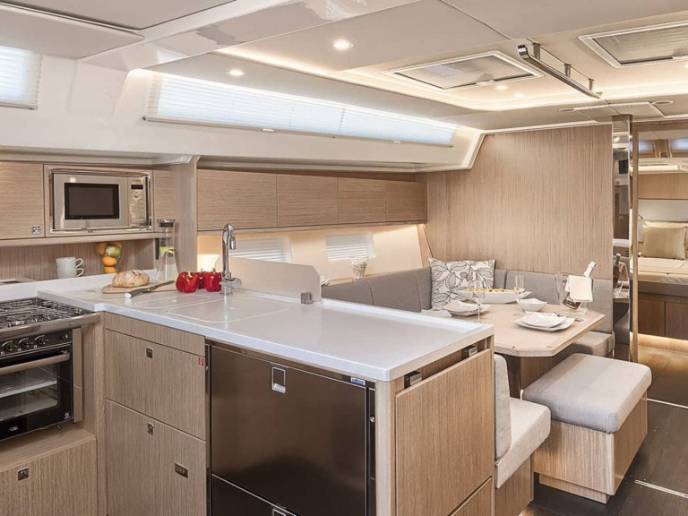 Hire Sailboat Bavaria with a boat licence