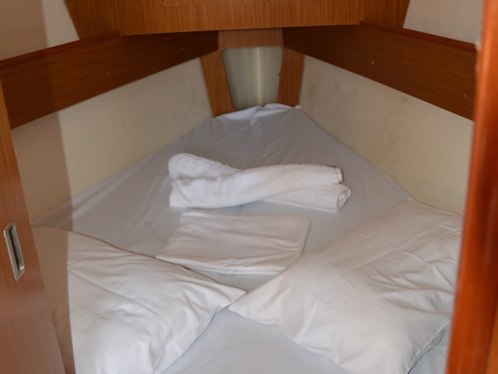 Hire Sailboat with or without skipper Jeanneau Lefkáda