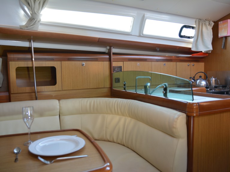 Sailboat hire in Lefkáda - Jeanneau Sun Odyssey 36i