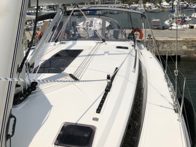 Hire a Bavaria Cruiser 51 Lefkáda
