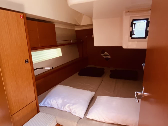 Hire a Bavaria Bavaria C45 Lefkáda