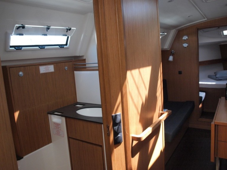 Sailboat to hire Primošten at the best price