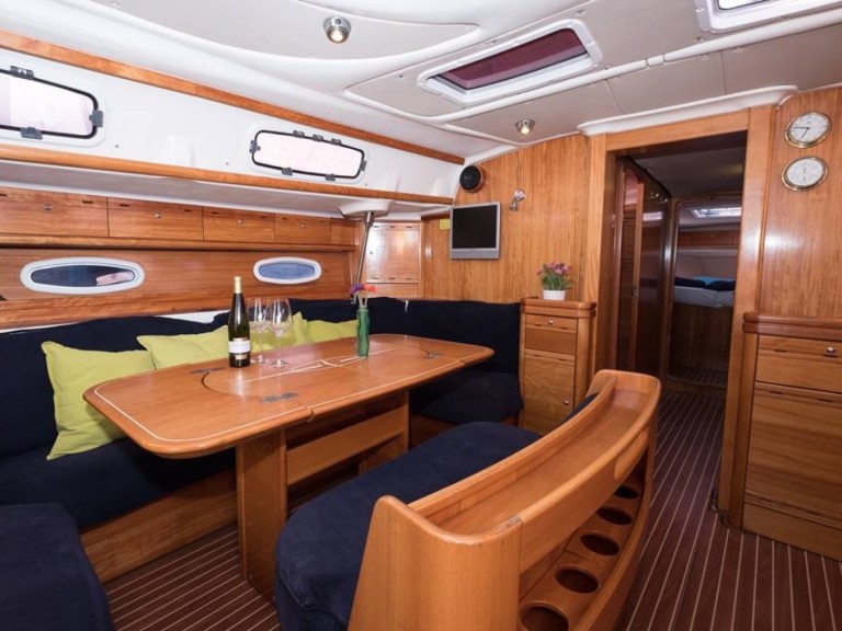 Hire Sailboat Bavaria with a boat licence