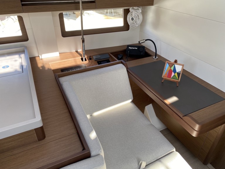 Sailboat hire in Alimos - Bénéteau Oceanis 51.1