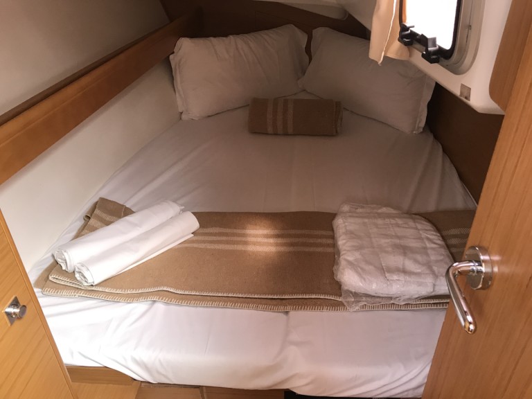 Charter a Jeanneau Sun Odyssey 36i in Cugnana Verde on Samboat