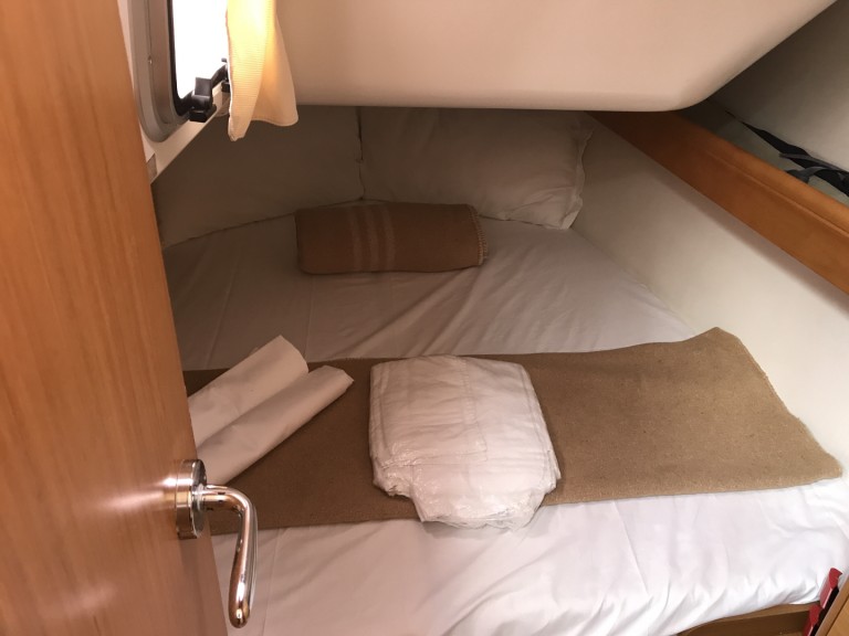 Hire Sailboat with or without skipper Jeanneau Cugnana Verde