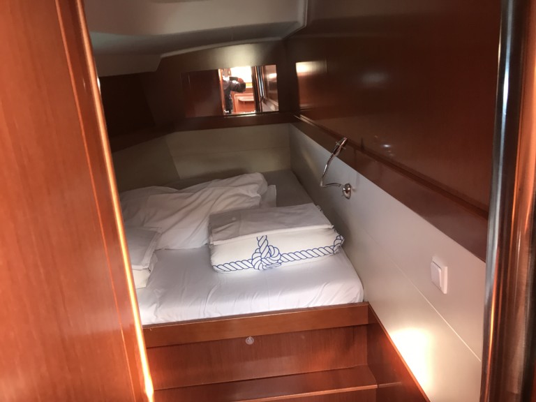 Charter a Bénéteau Oceanis 50 Family in Cugnana Verde on Samboat