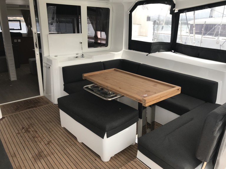 Hire Catamaran Lagoon with a boat licence