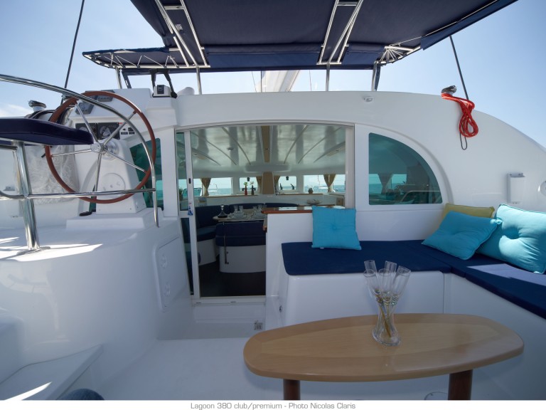 Hire a Lagoon Lagoon 380 Cugnana Verde