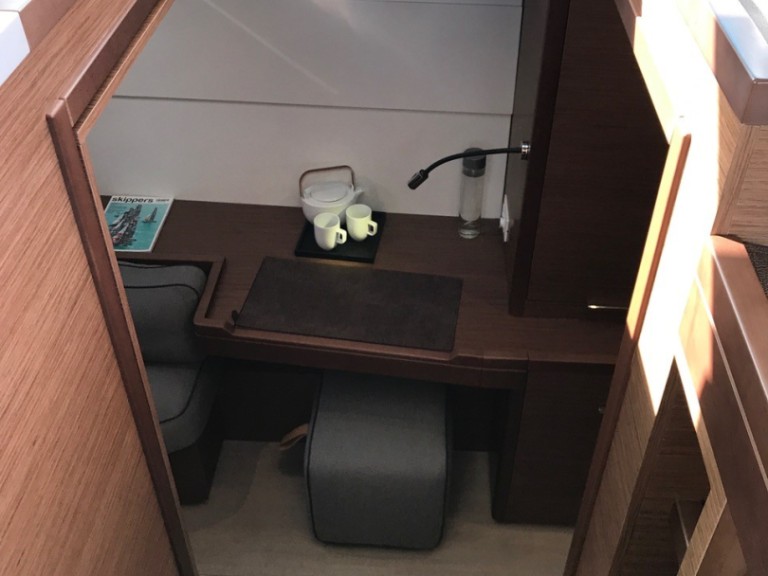 Hire a Lagoon Lagoon 40 Cugnana Verde