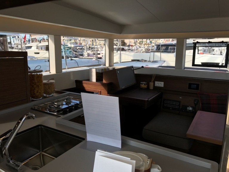 Catamaran hire in Cugnana Verde - Lagoon Lagoon 40