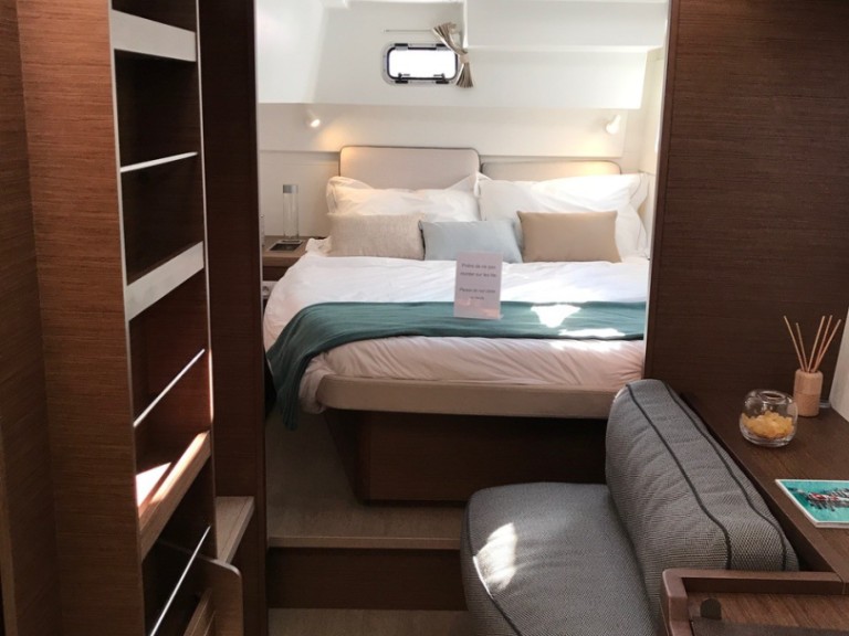 Charter a Lagoon Lagoon 40 in Cugnana Verde on Samboat