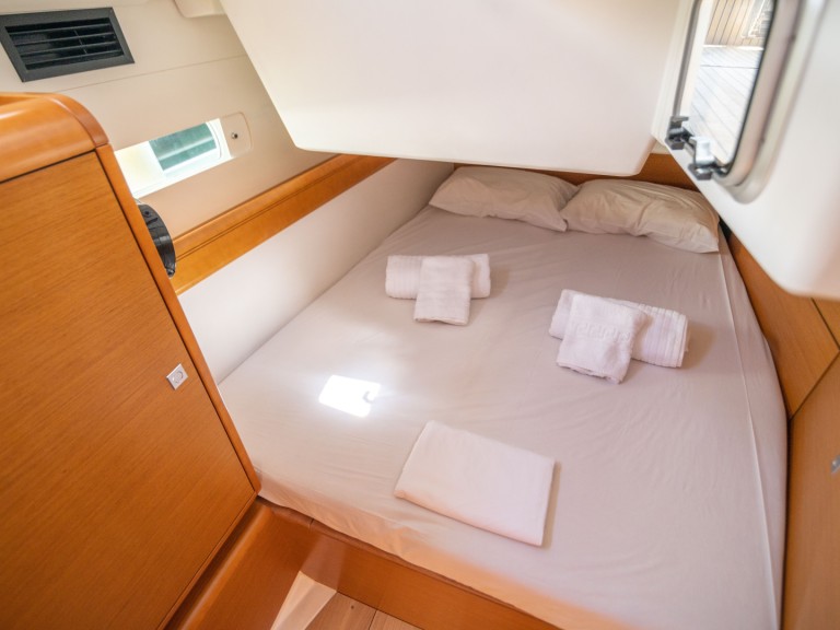 Yacht charter Alimos Marina - Jeanneau Sun Odyssey 509 on SamBoat