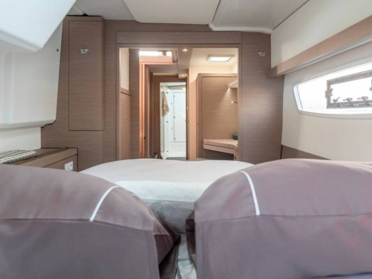 Hire Catamaran Fountaine Pajot with a boat licence