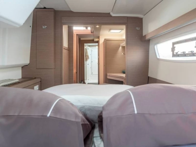 Hire Catamaran Fountaine Pajot with a boat licence