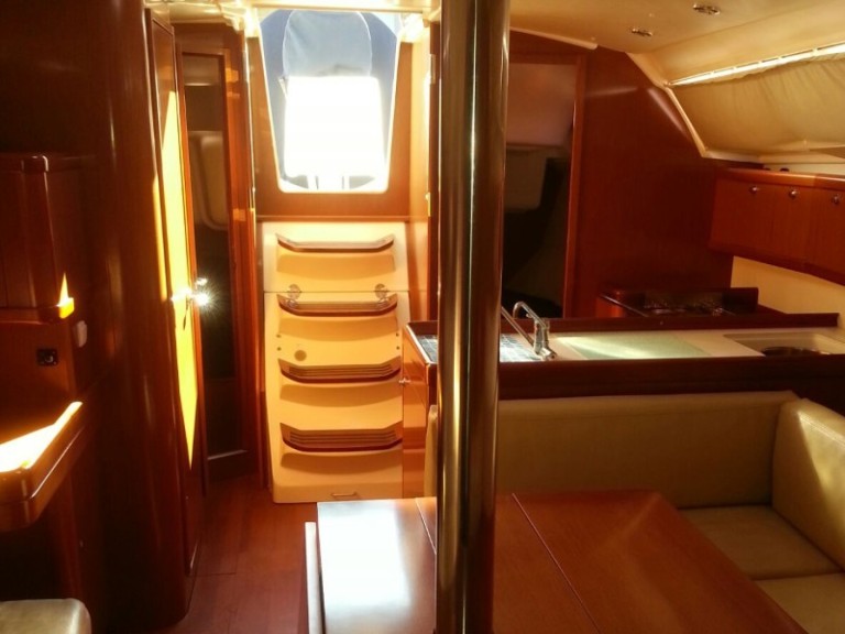 Sailboat to hire Salivoli at the best price