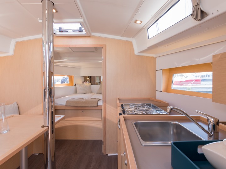 Charter a Bénéteau Oceanis 38.1 in Marmaris (district) on Samboat