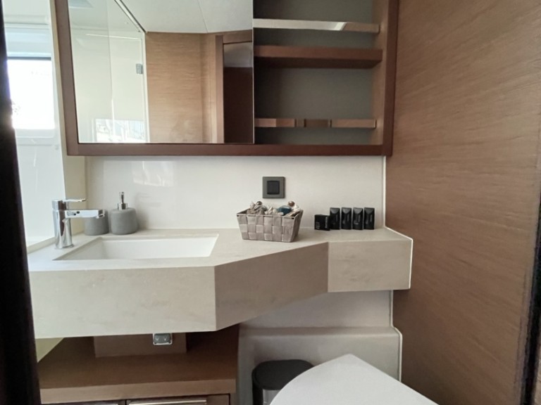 Hire a Lagoon Lagoon 46 Néa Péramos