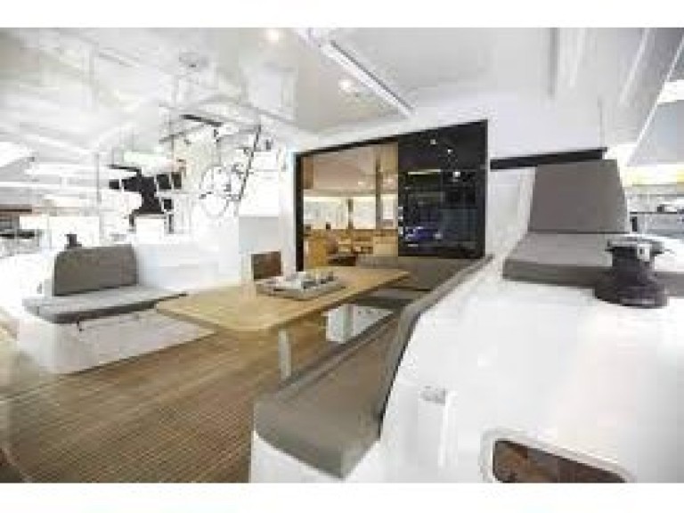 Charter a Lagoon Lagoon 42 in Salerno on Samboat