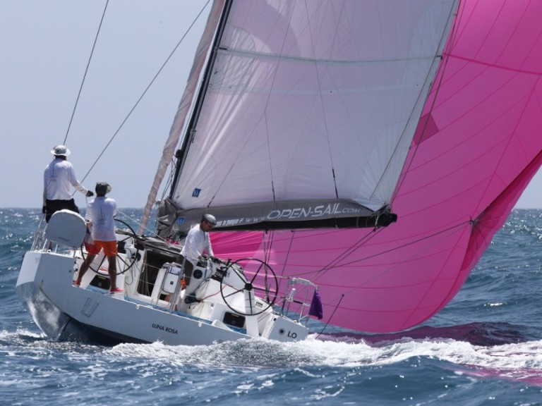 Yacht hire La Rochelle cheap Pogo 12.50