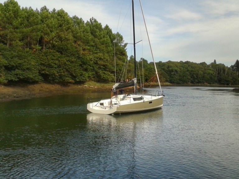 Yacht hire La Rochelle cheap Pogo 36