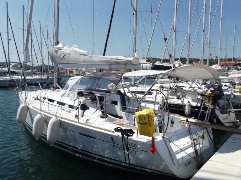Hire Sailboat Bénéteau with a boat licence