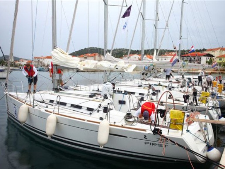Yacht hire Jezera cheap First 35