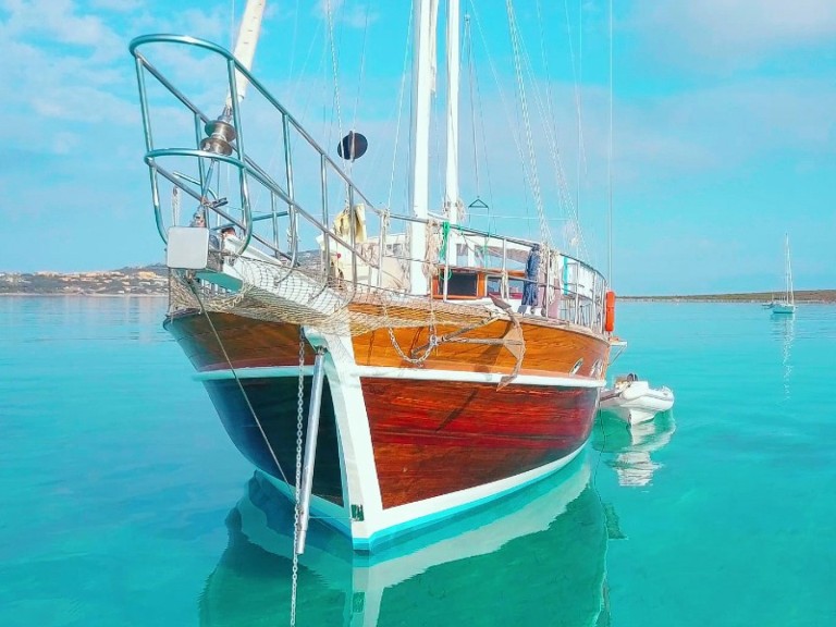  Victoria charter bareboat or skippered in  Cannigione