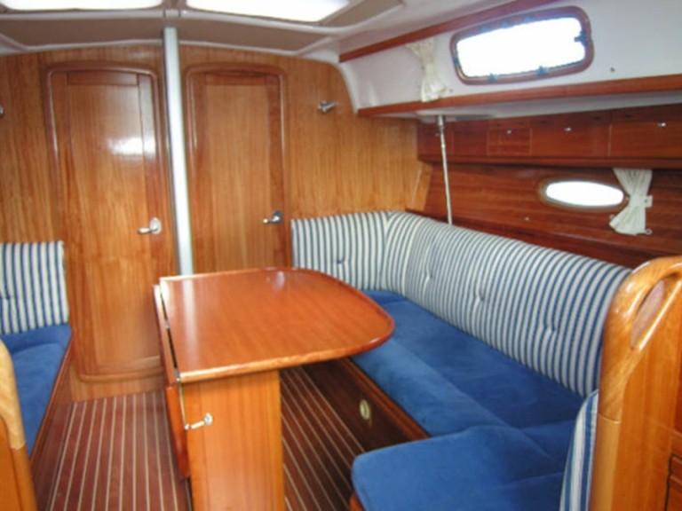Yacht charter Lemmer - Bavaria Cruiser 37 on SamBoat