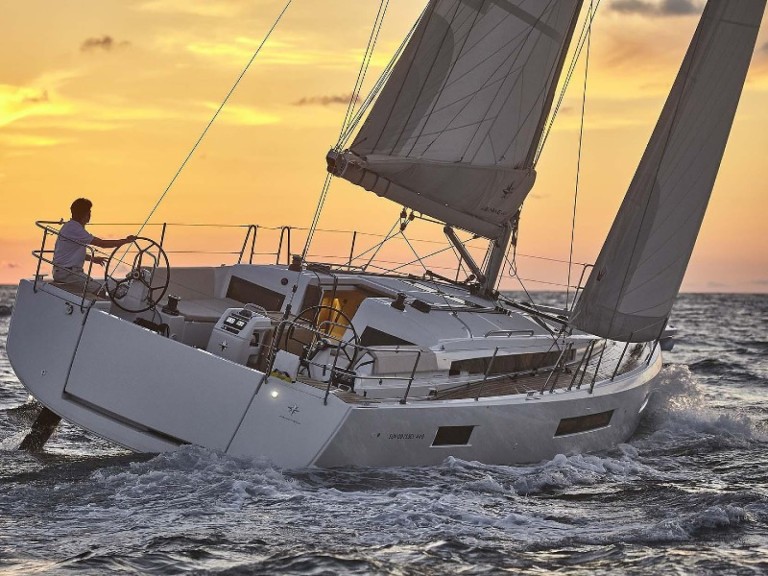 Charter a Jeanneau Sun Odyssey 440 in Portimão on Samboat