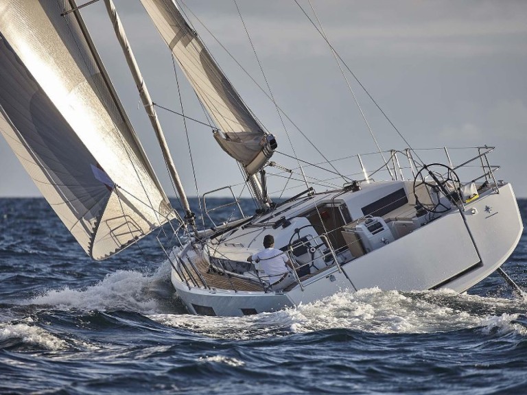 Sailboat to hire Portimão at the best price