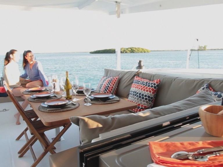 Hire Catamaran with or without skipper Fountaine Pajot Portimão