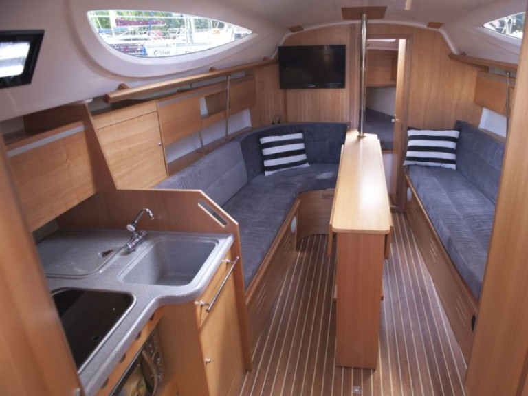 Sailboat to hire Wilkasy at the best price