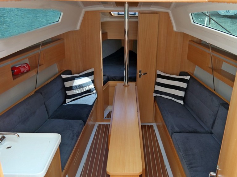 Yacht charter Wilkasy - Northman Maxus 26 Prestige + on SamBoat