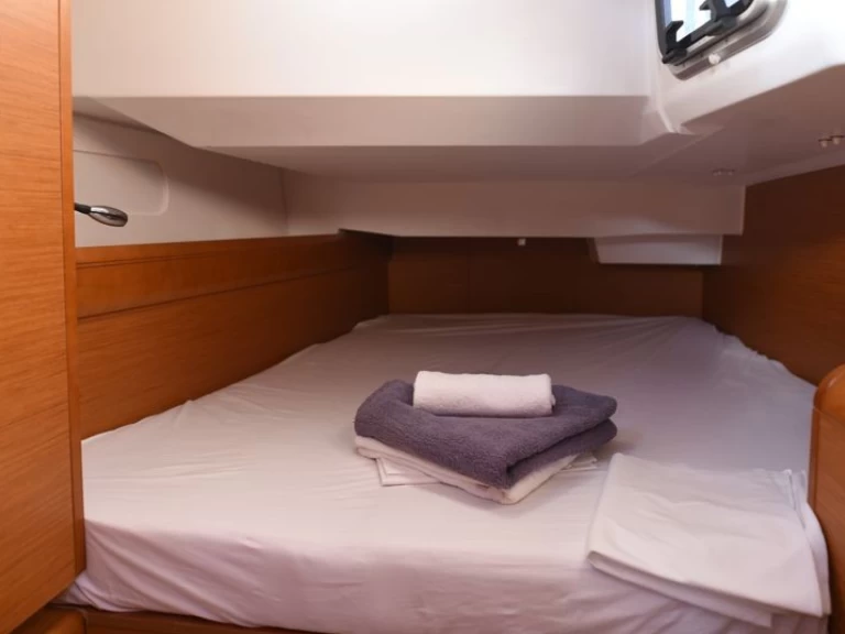 Jeanneau Sun Odyssey 419 charter bareboat or skippered in  Loutráki