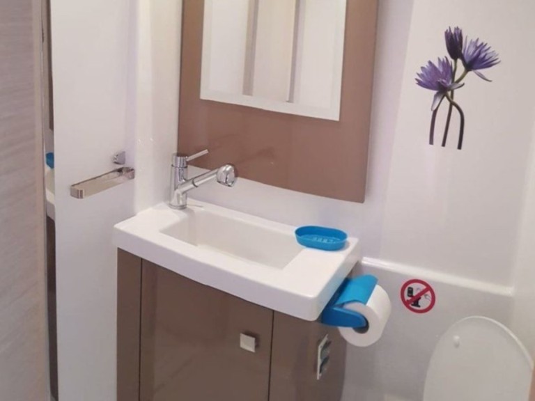 Yacht hire Lávrio cheap Astrea 42